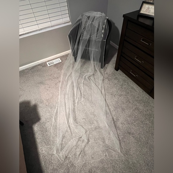 Bridal Veil - Cathedral length with beading outline - Picture 5 of 5